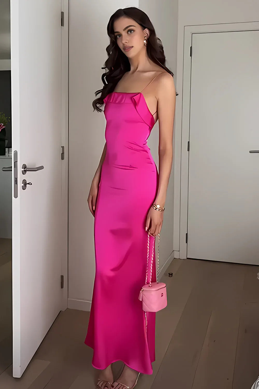 Robe de soirée longue fuchsia à bretelles spaghetti et dos nu